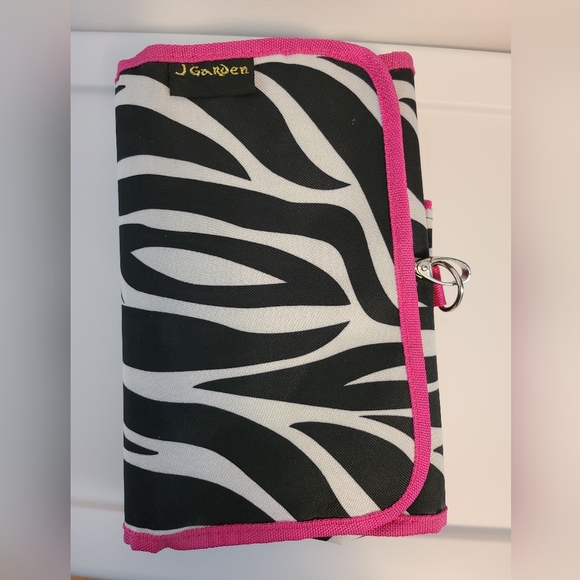 Toiletry Accessories set - pink and Zebra print - Picture 10 of 15